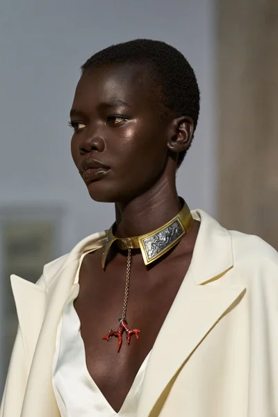 Look 24